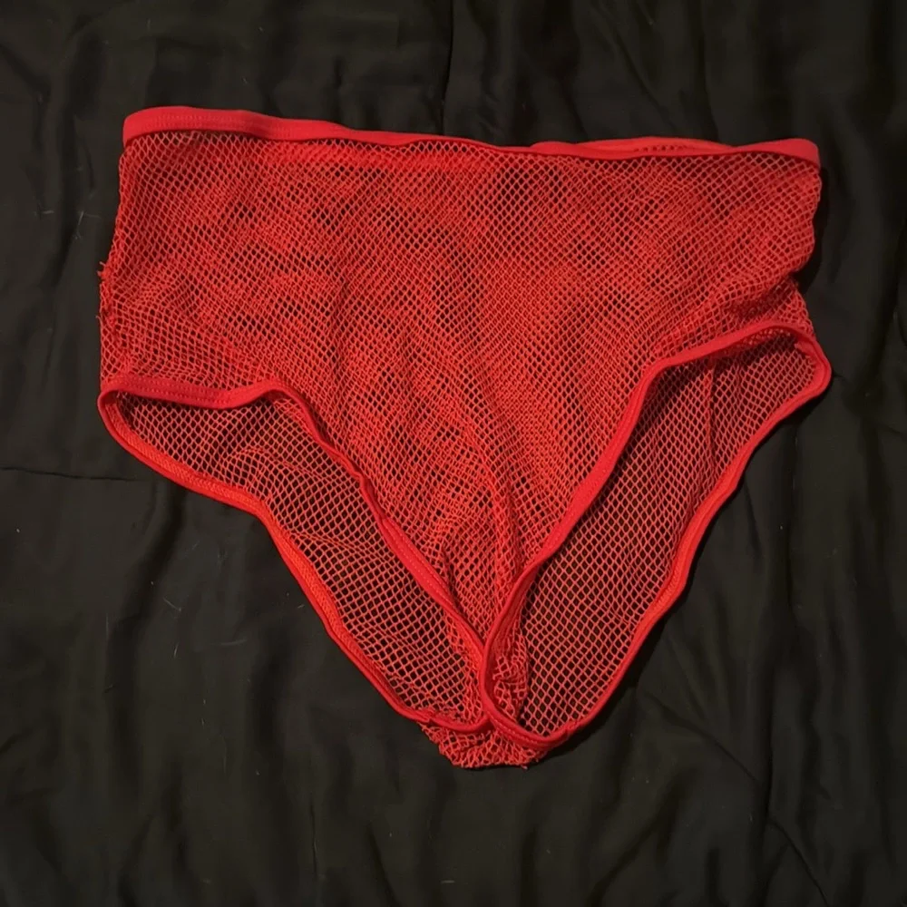 Fire Red Bikini Set w/ Lace Cover-Up – Size L – 3 Piece Set - Picture 4 of 5